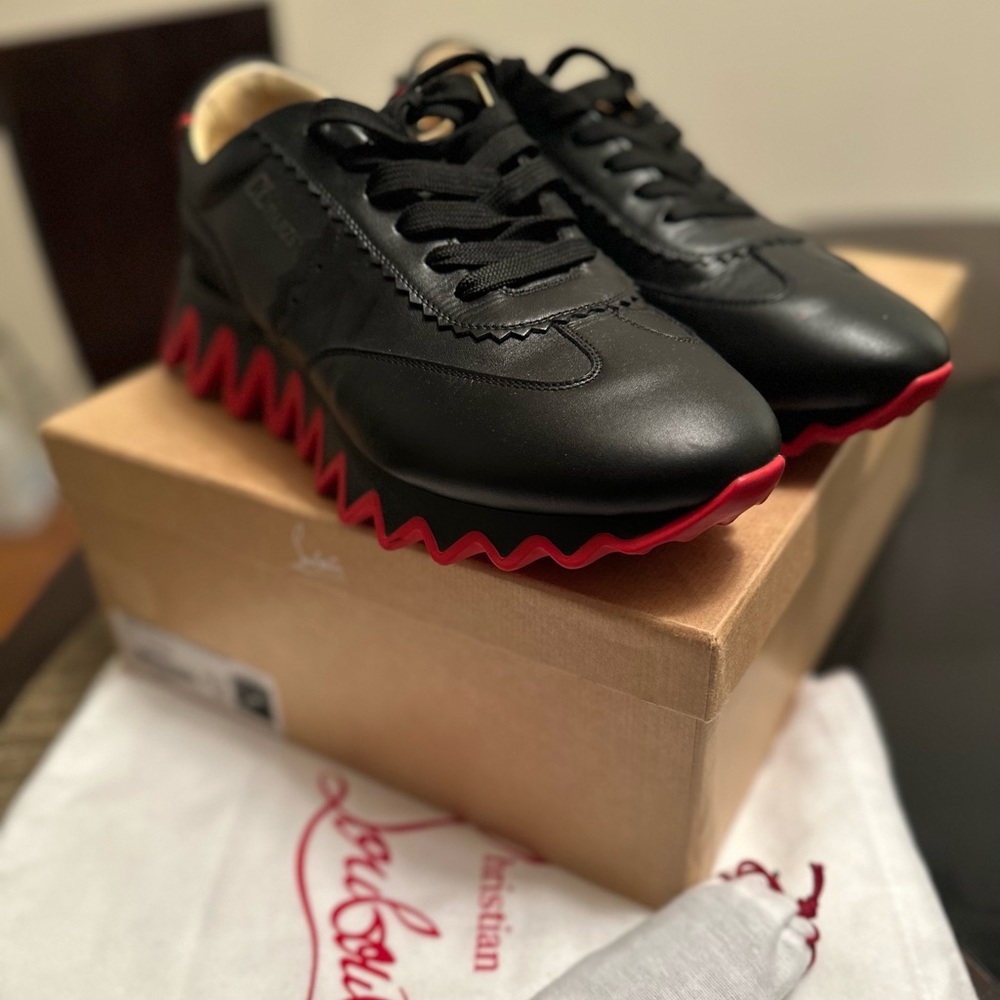 Christian Louboutin- Loubishark
